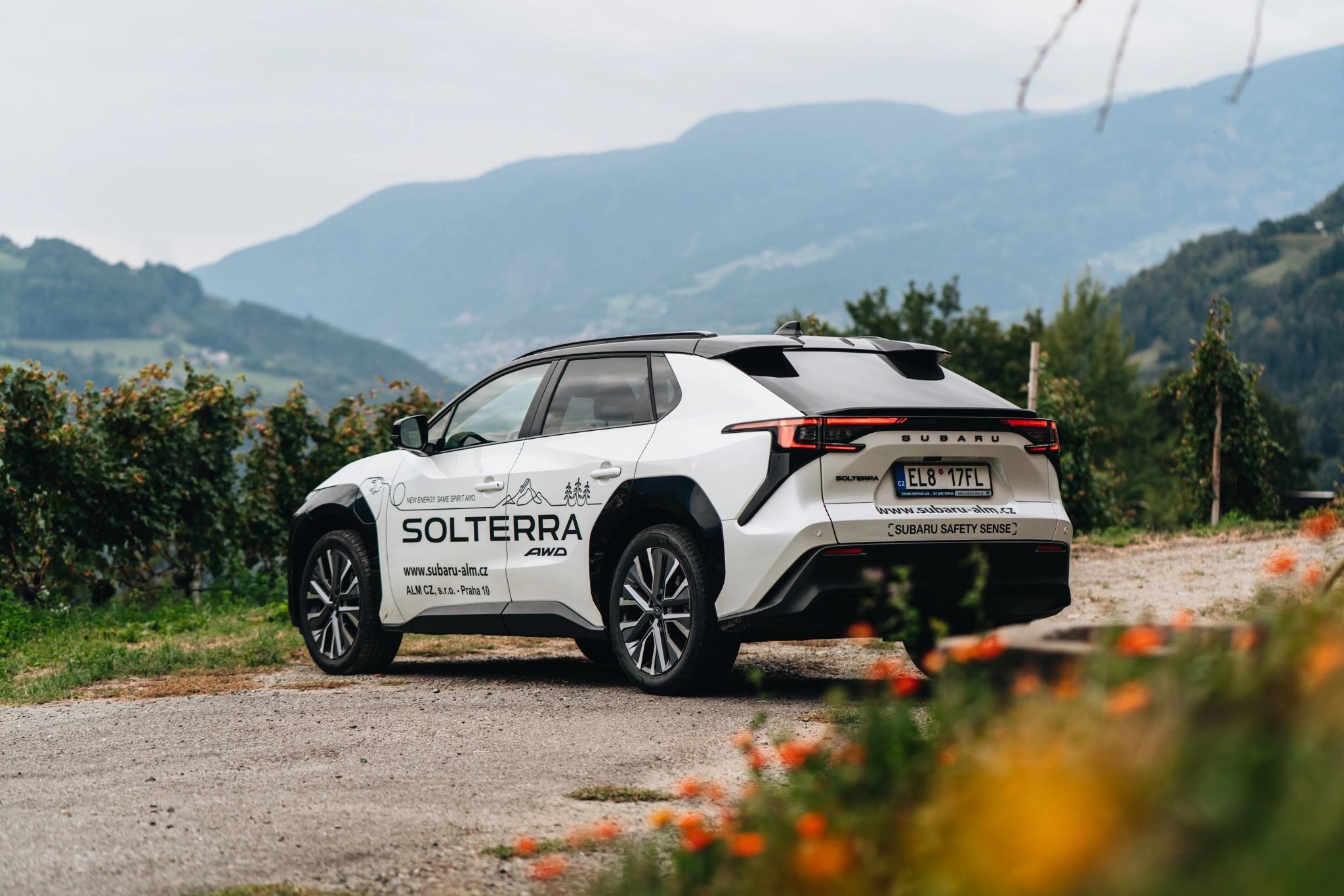 Subaru Solterra na cestě v Dolomitech